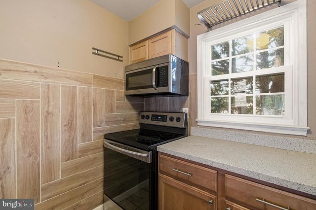 6149 STRASBURG DR, Centreville, VA 20121