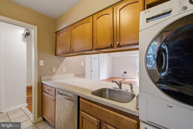 6149 STRASBURG DR, Centreville, VA 20121