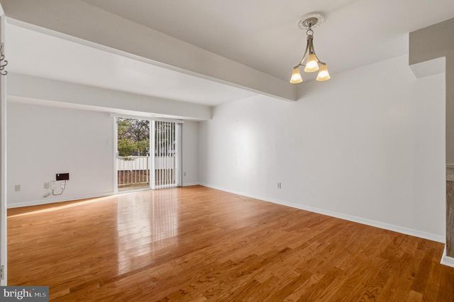 6149 STRASBURG DR, Centreville, VA 20121