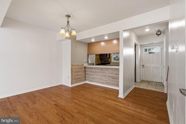 6149 STRASBURG DR, Centreville, VA 20121