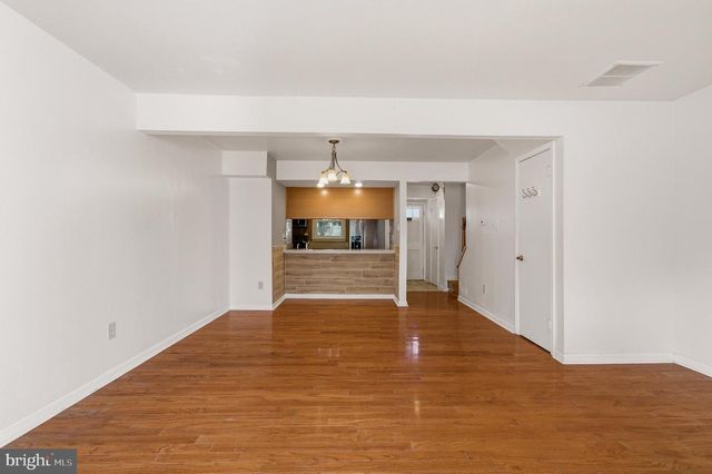 6149 STRASBURG DR, Centreville, VA 20121