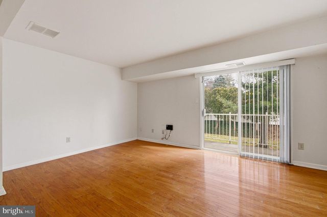 6149 STRASBURG DR, Centreville, VA 20121