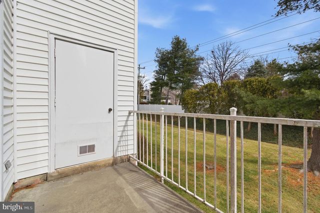 6149 STRASBURG DR, Centreville, VA 20121