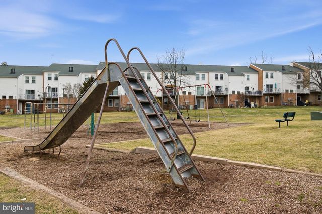 6149 STRASBURG DR, Centreville, VA 20121