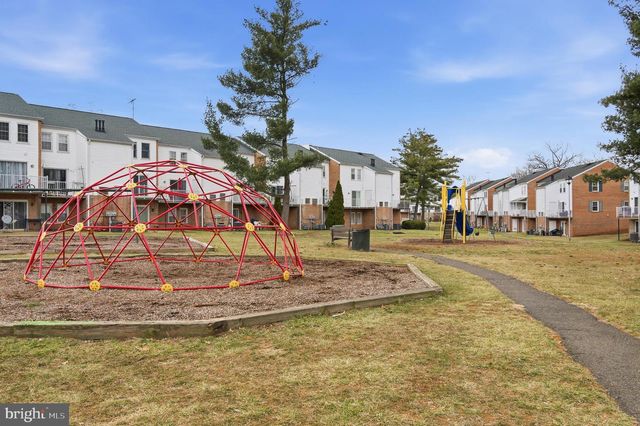 6149 STRASBURG DR, Centreville, VA 20121