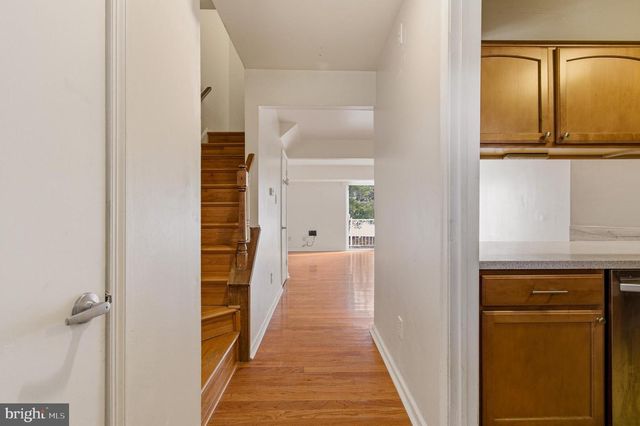 6149 STRASBURG DR, Centreville, VA 20121