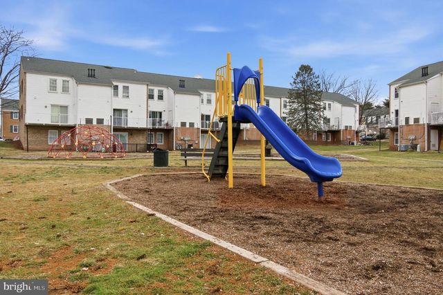 6149 STRASBURG DR, Centreville, VA 20121