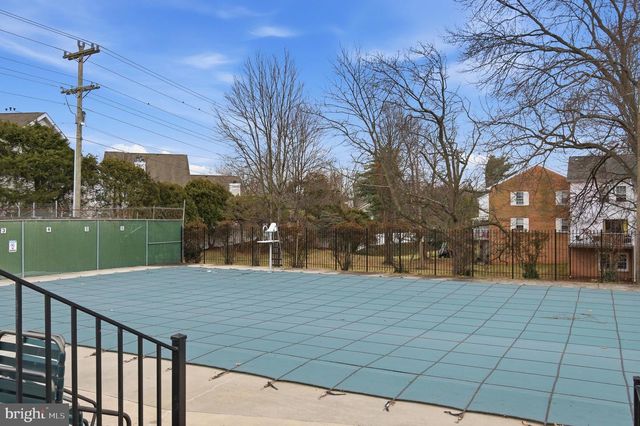 6149 STRASBURG DR, Centreville, VA 20121