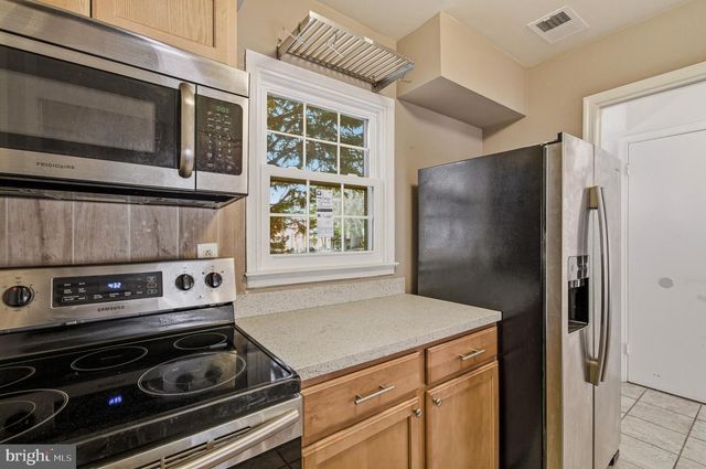 6149 STRASBURG DR, Centreville, VA 20121