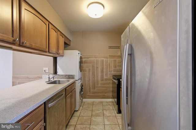 6149 STRASBURG DR, Centreville, VA 20121