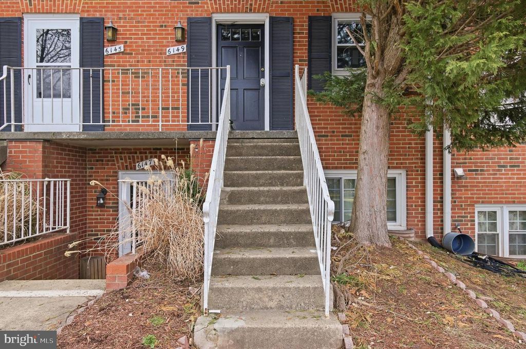 6149 STRASBURG DR, Centreville, VA 20121