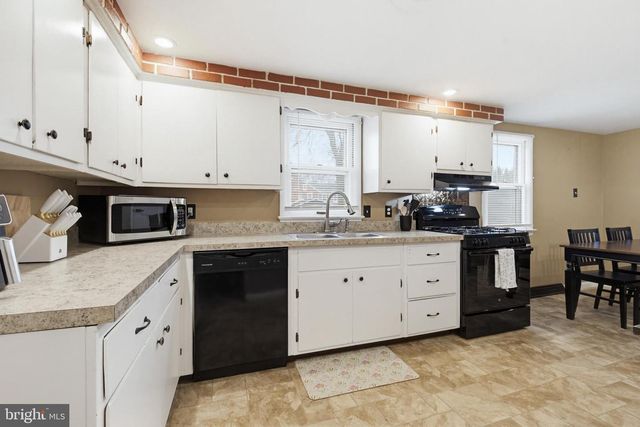 4 KELLER AVE, Hellam, PA 17406