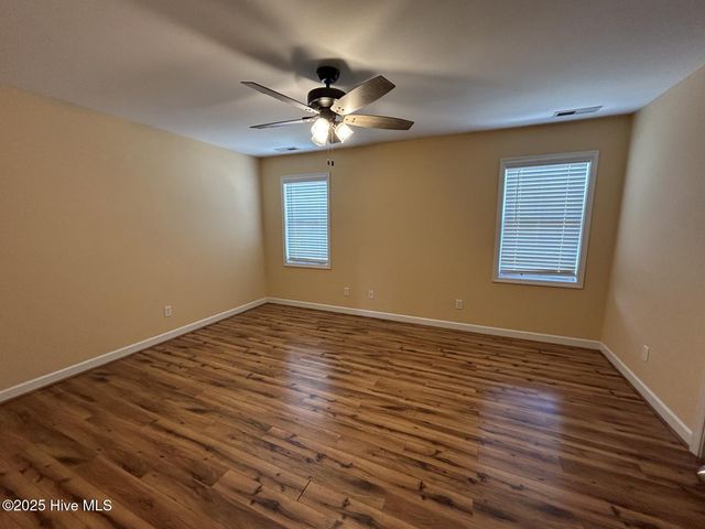 69 Thornbury Drive, Rocky Point, NC 28457