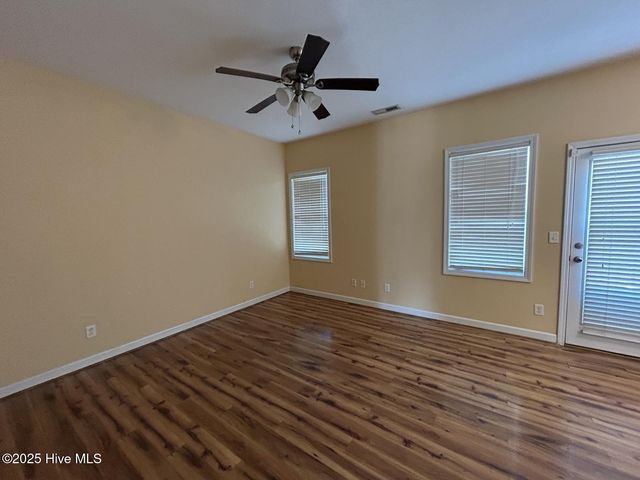 69 Thornbury Drive, Rocky Point, NC 28457