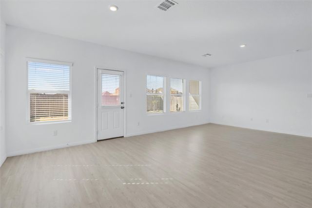 8904 James Bowie, Seguin, TX 78155