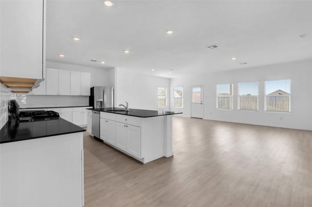 8904 James Bowie, Seguin, TX 78155