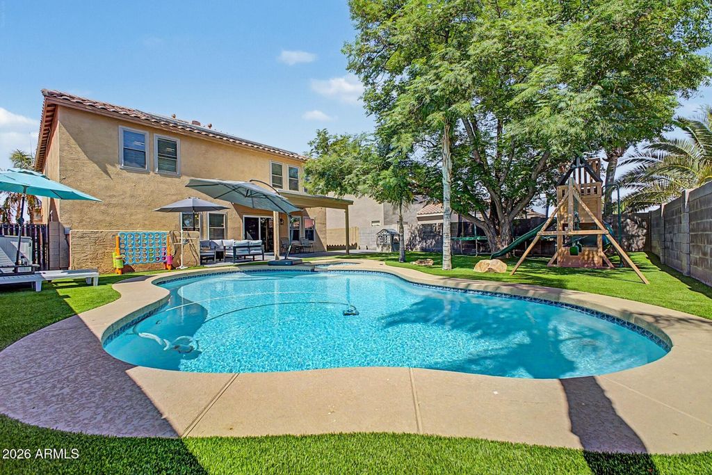 Image 3 of property listing at 3131 W MOLLY Lane, Phoenix, AZ 85083