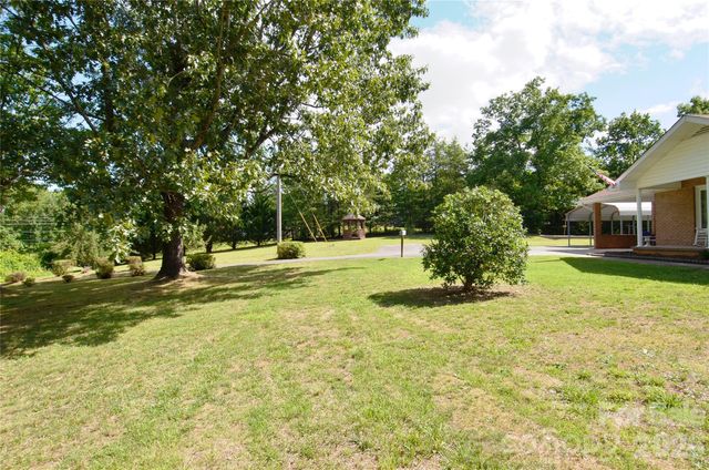 848 Deer Park Road, Nebo, NC 28761