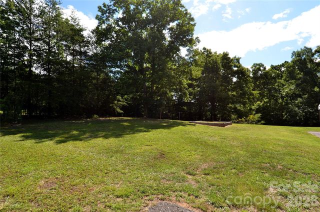 848 Deer Park Road, Nebo, NC 28761