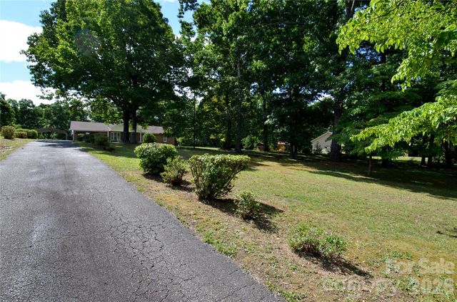 848 Deer Park Road, Nebo, NC 28761