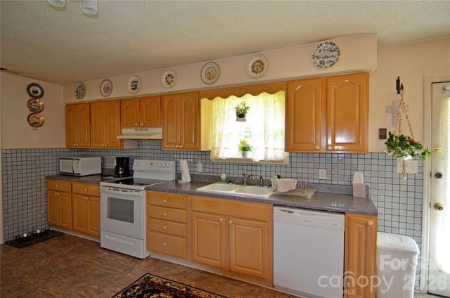 848 Deer Park Road, Nebo, NC 28761
