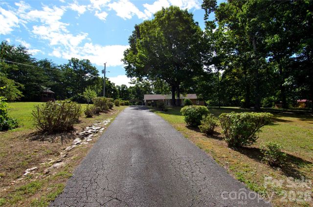 848 Deer Park Road, Nebo, NC 28761