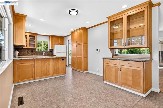 4516 Edwards Ln, Castro Valley, CA 94546