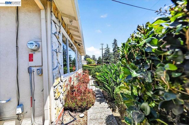 4516 Edwards Ln, Castro Valley, CA 94546