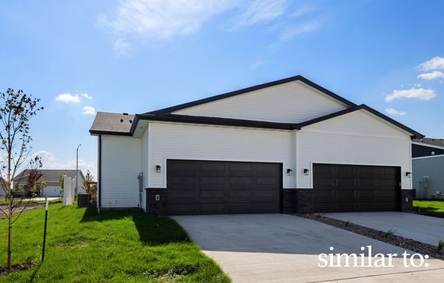 9748 Regatta Lane, Johnston, IA 50131