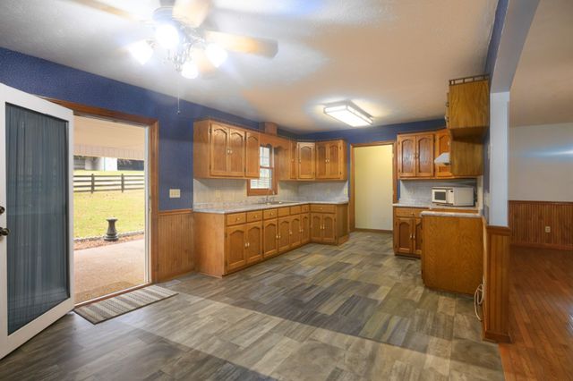 6680 Walker Creek Rd, Alexandria, TN 37012