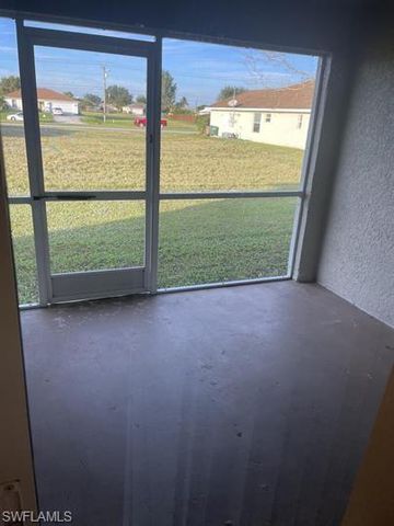 829 NE 15th LN, Cape Coral, FL 33909