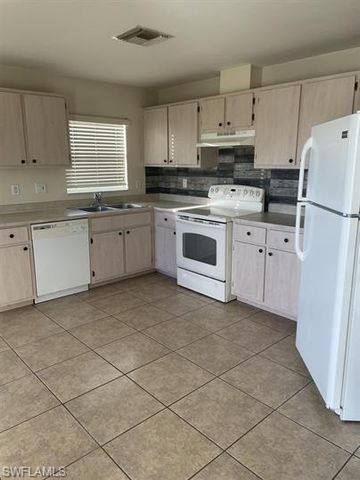 829 NE 15th LN, Cape Coral, FL 33909