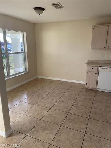 829 NE 15th LN, Cape Coral, FL 33909