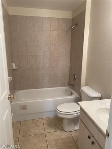 829 NE 15th LN, Cape Coral, FL 33909