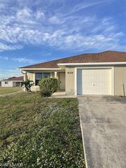 829 NE 15th LN, Cape Coral, FL 33909