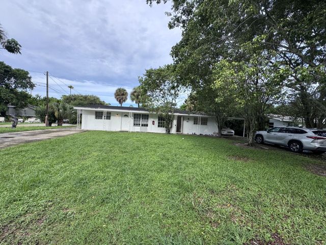 8911 Sunset Drive, Palm Beach Gardens, FL 33410