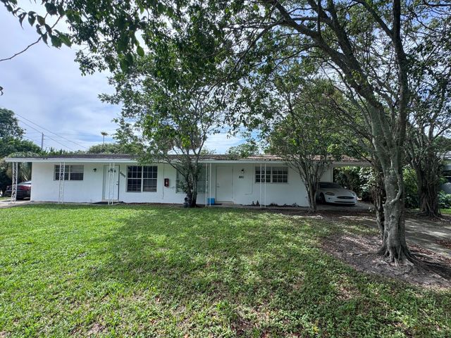 8911 Sunset Drive, Palm Beach Gardens, FL 33410