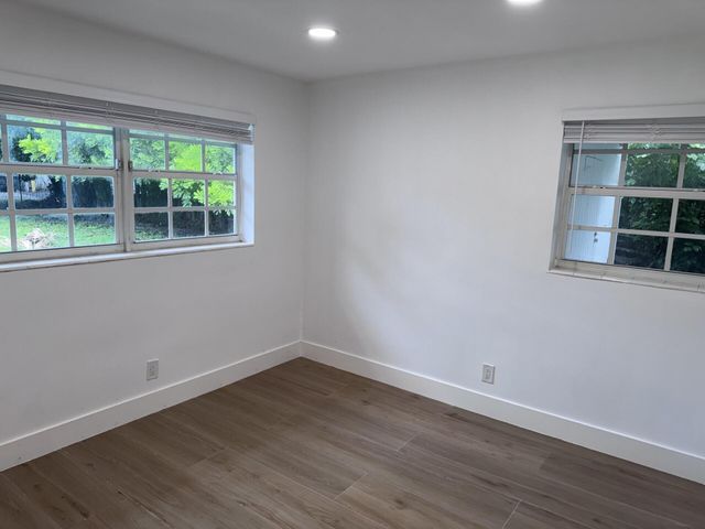 8911 Sunset Drive, Palm Beach Gardens, FL 33410