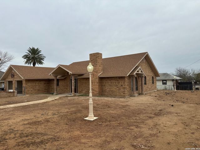 703 N 9th, Carrizo Springs, TX 78834