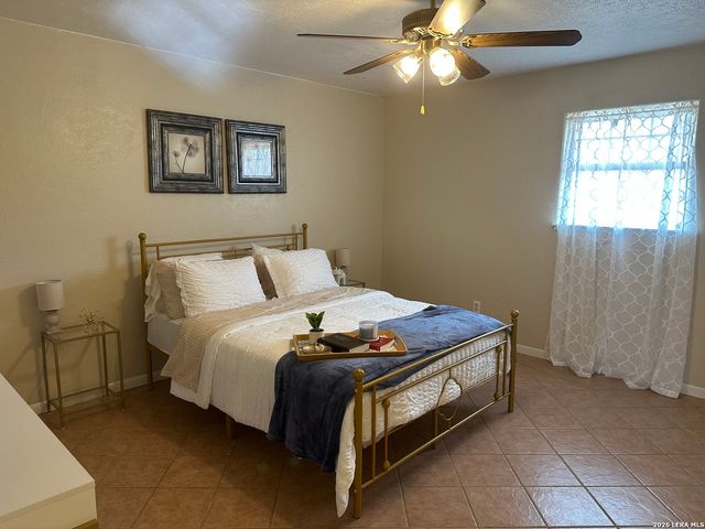 703 N 9th, Carrizo Springs, TX 78834