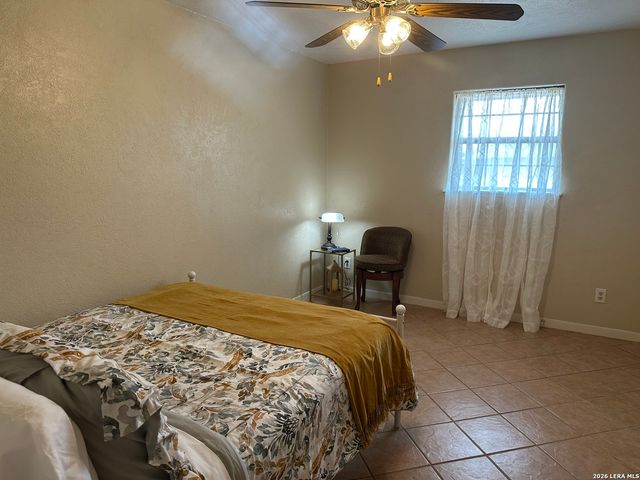 703 N 9th, Carrizo Springs, TX 78834