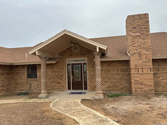 703 N 9th, Carrizo Springs, TX 78834