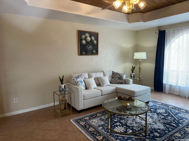 703 N 9th, Carrizo Springs, TX 78834