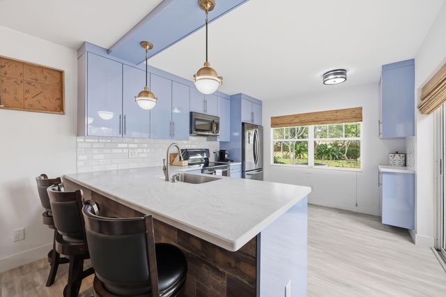 1934 Stratford Way, West Palm Beach, FL 33409