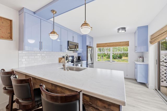 1934 Stratford Way, West Palm Beach, FL 33409