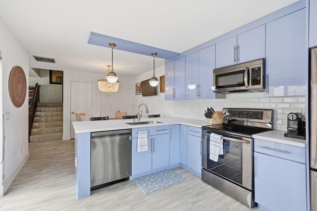 1934 Stratford Way, West Palm Beach, FL 33409