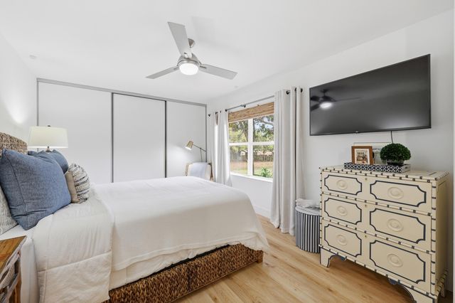 1934 Stratford Way, West Palm Beach, FL 33409