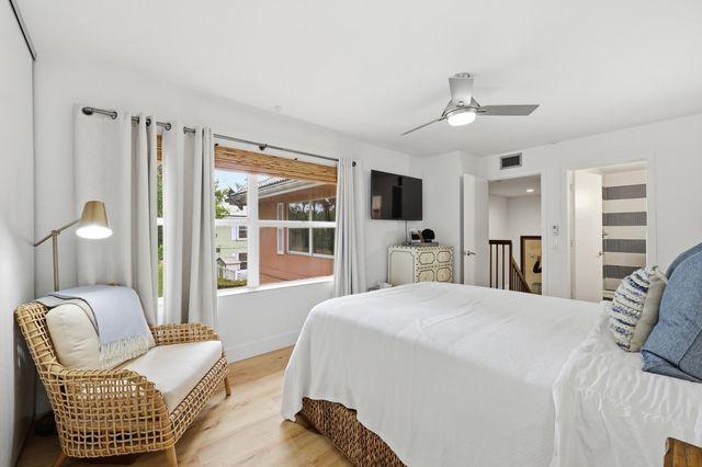 1934 Stratford Way, West Palm Beach, FL 33409