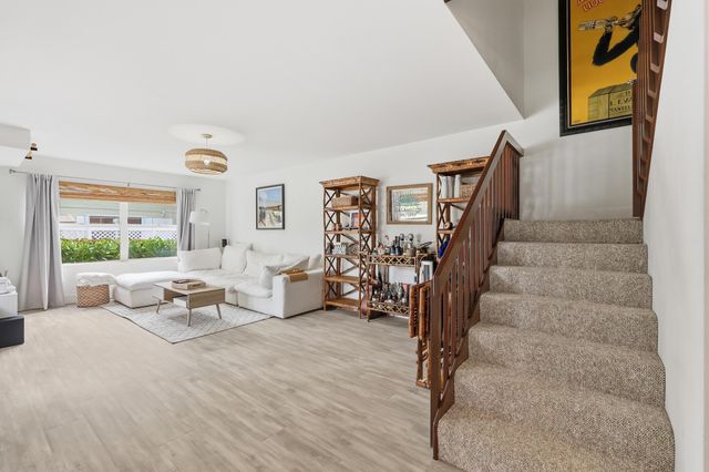 1934 Stratford Way, West Palm Beach, FL 33409