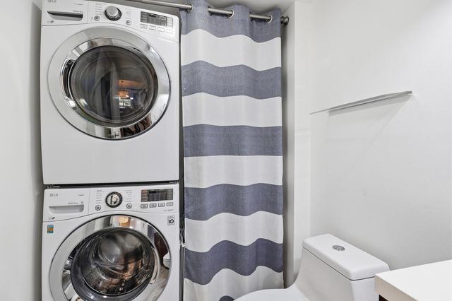 1934 Stratford Way, West Palm Beach, FL 33409